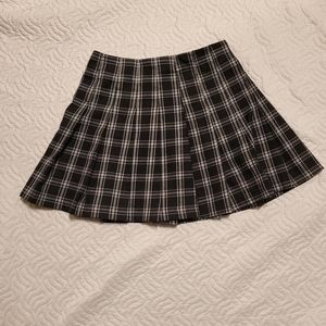 h&m black and white plaid mini pleated skirt preppy checkered gingham (size 2)